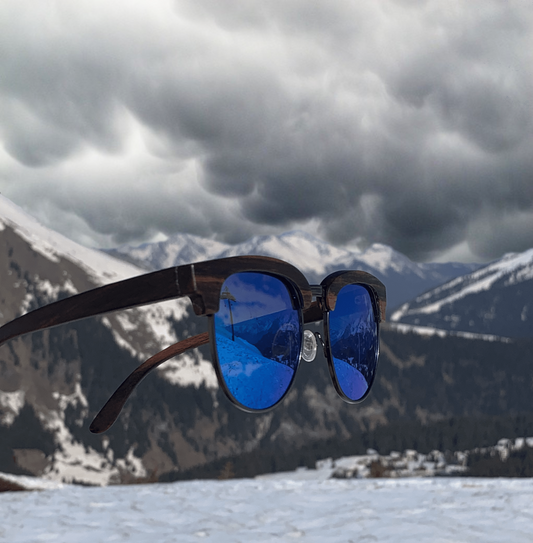 lunettes de soleil en bois montagne neige