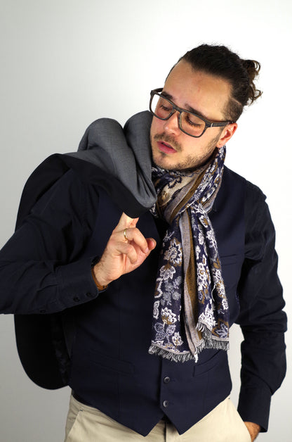 personne portant lunettes en bois l'annécienne psir