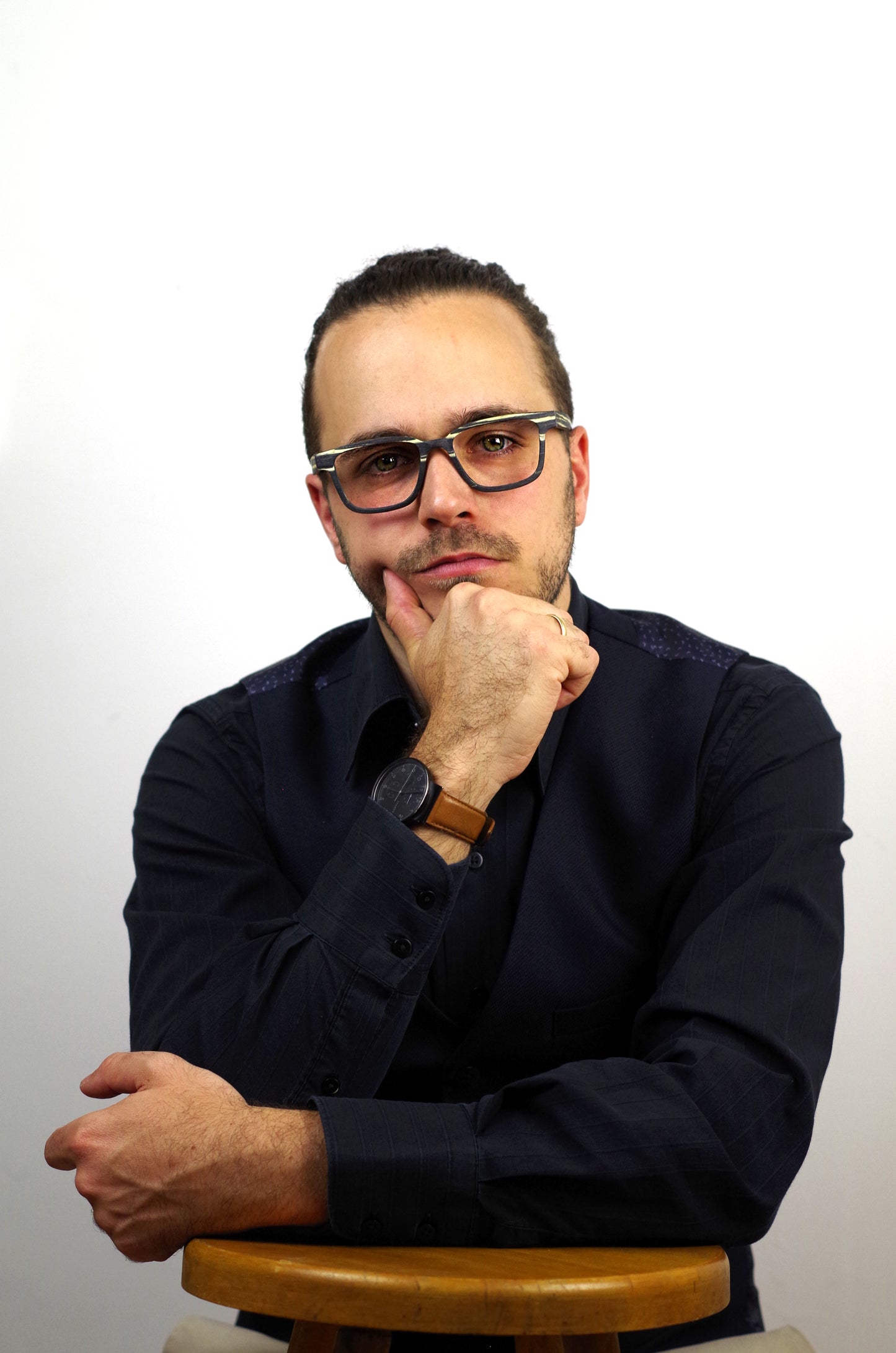 personne portant lunettes en bois la chambérienne psir 