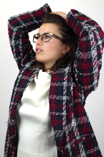 personne portant des lunettes en bois psir la bordelaise